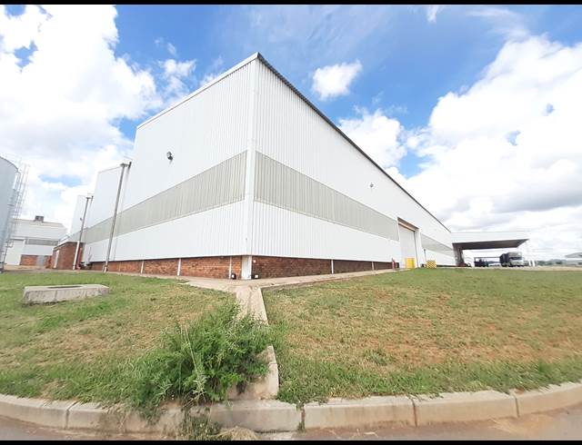 9,944M² WAREHOUSE TO LET IN ROSSLYN