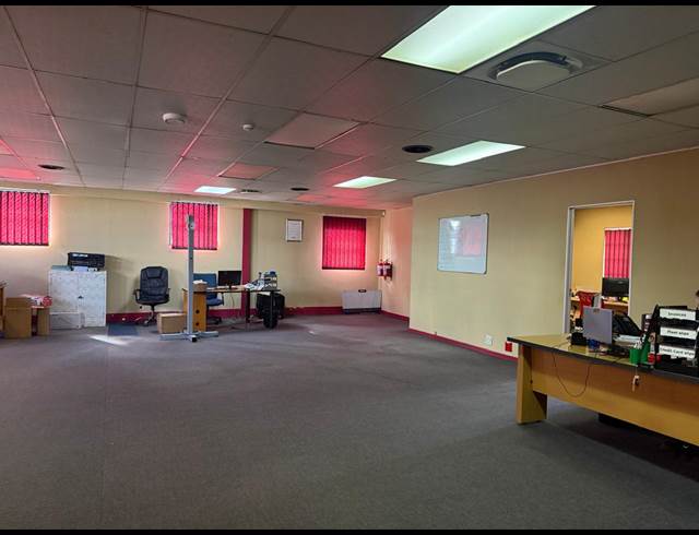 300M² WAREHOUSE TO LET IN HALFWAY HOUSE