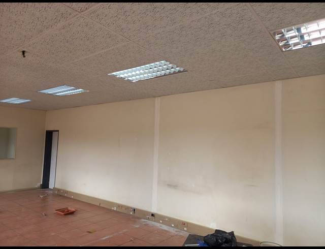 950M² WAREHOUSE TO LET IN POMONA