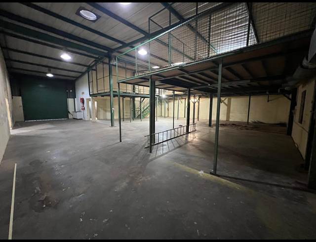1,060M² WAREHOUSE TO LET IN GATEWAY INDUSTRIAL PARK