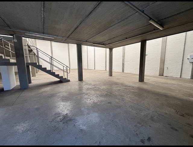 606M² WAREHOUSE TO LET IN STIKLAND