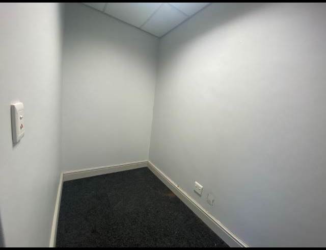 302M² WAREHOUSE TO LET IN STIKLAND INDUSTRIAL