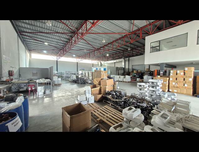 900M² FACTORY TO LET IN APEX