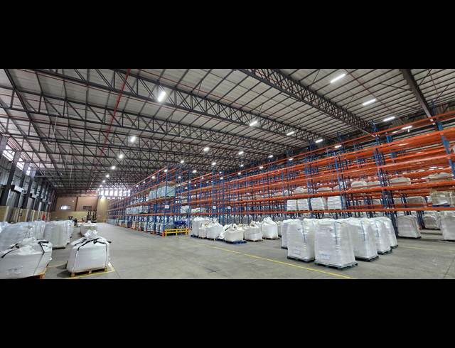 9,700M² WAREHOUSE TO LET IN NORTH RIDING