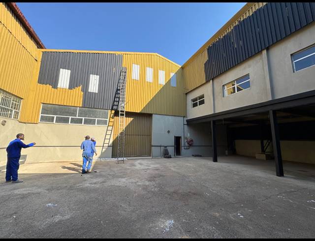 249M² WAREHOUSE TO LET IN MANUFACTA
