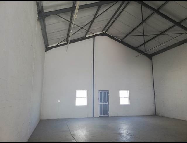 237M² WAREHOUSE RENTED IN CAPRICORN