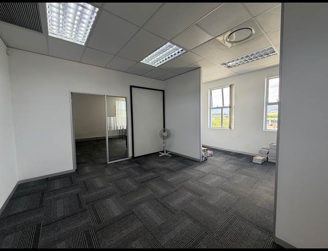 548M² OFFICE TO LET IN SOMERSET WEST MALL TRIANGLE
