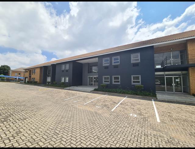 1,012M² OFFICE TO LET IN VORNA VALLEY