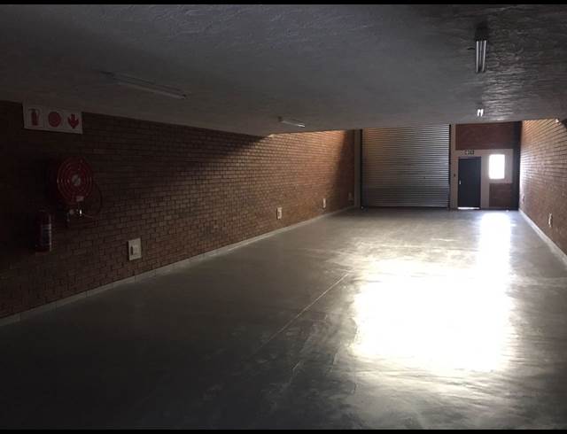 358M² MINI FACTORY RENTED IN HENNOPSPARK