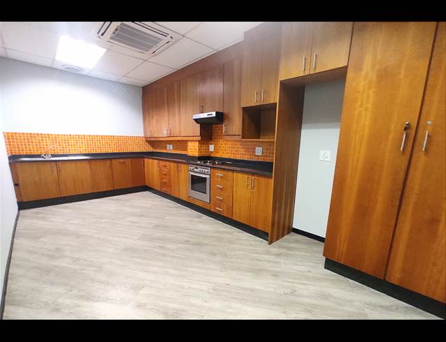 586M² OFFICE TO LET IN BRYANSTON