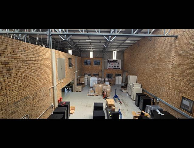 728M² WAREHOUSE TO LET IN LASER PARK