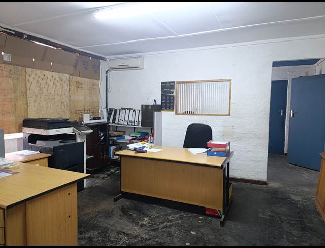 1,061M² WAREHOUSE TO LET IN PINETOWN CENTRAL
