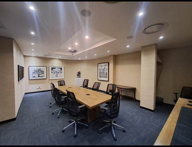 104M² OFFICE TO LET IN HYDE PARK