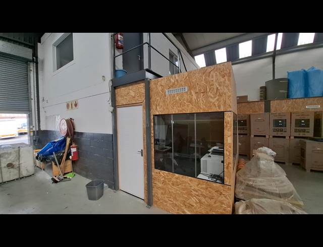 375M² WAREHOUSE TO LET IN STIKLAND INDUSTRIAL