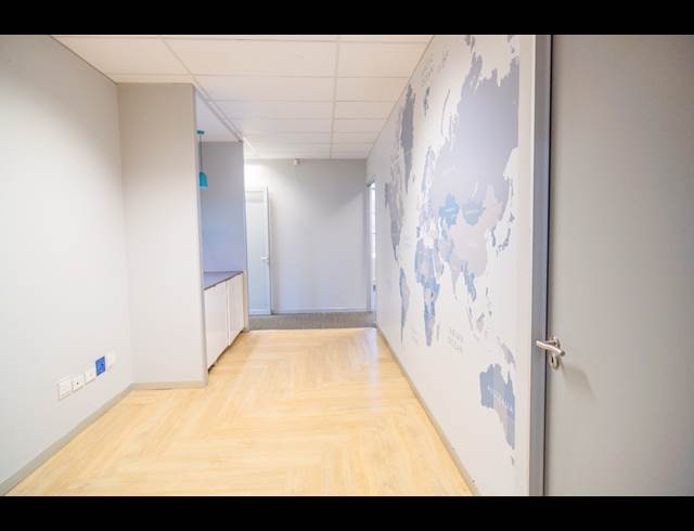 866M² OFFICE TO LET IN PARKHAVEN