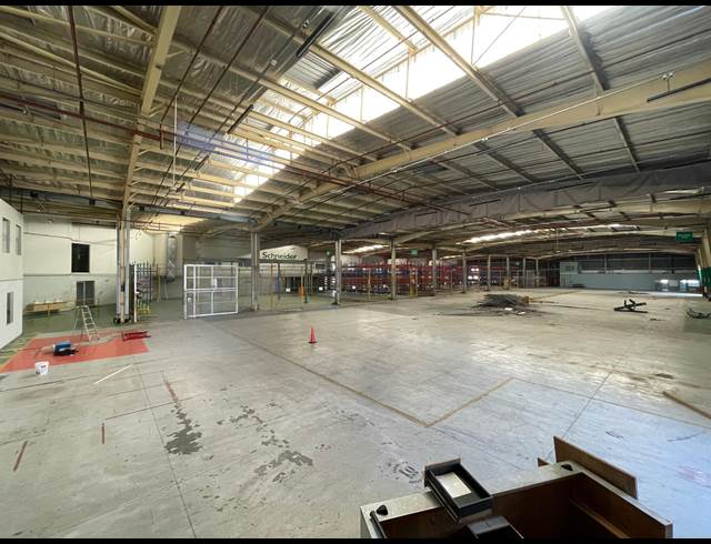 11,924M² WAREHOUSE TO LET IN HALFWAY HOUSE