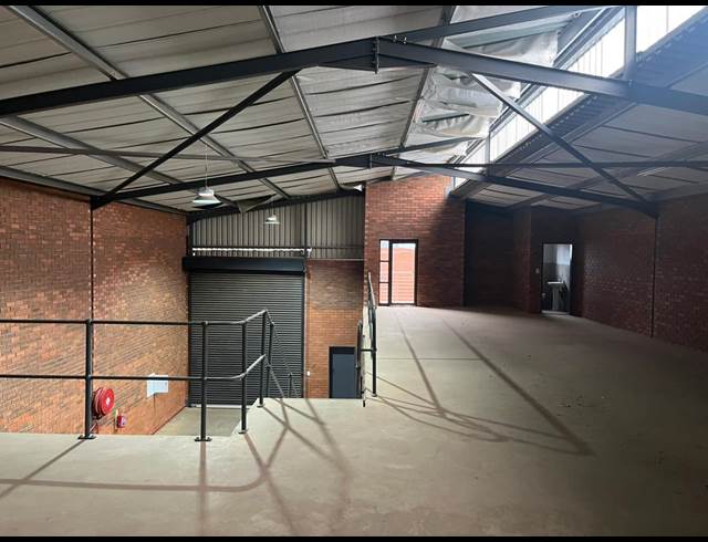378M² WAREHOUSE TO LET IN THETA