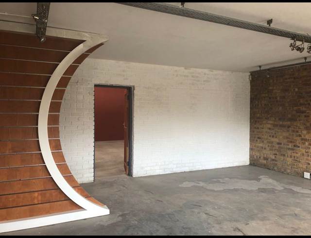 300M² WAREHOUSE TO LET IN HALFWAY HOUSE