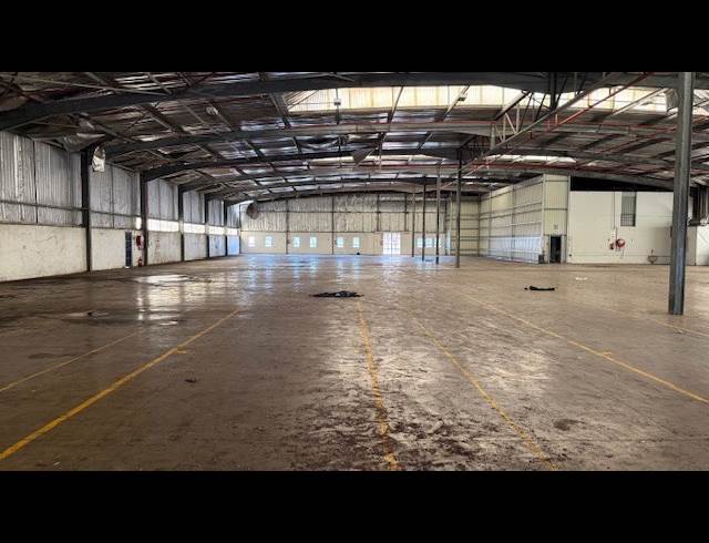 3,500M² WAREHOUSE TO LET IN SPRINGFIELD PARK