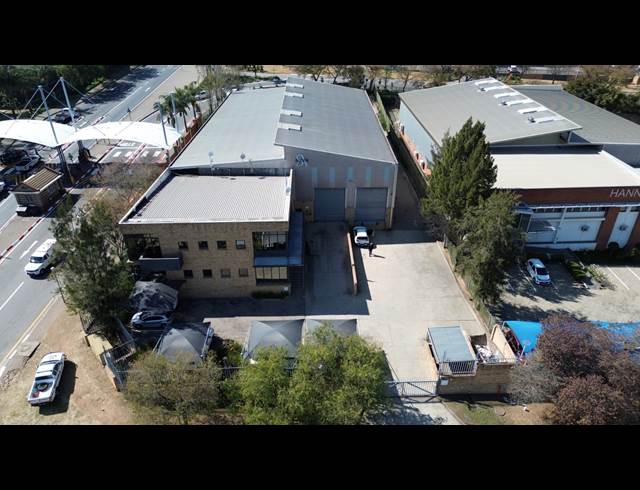 1,700M² WAREHOUSE TO LET IN LINBRO PARK