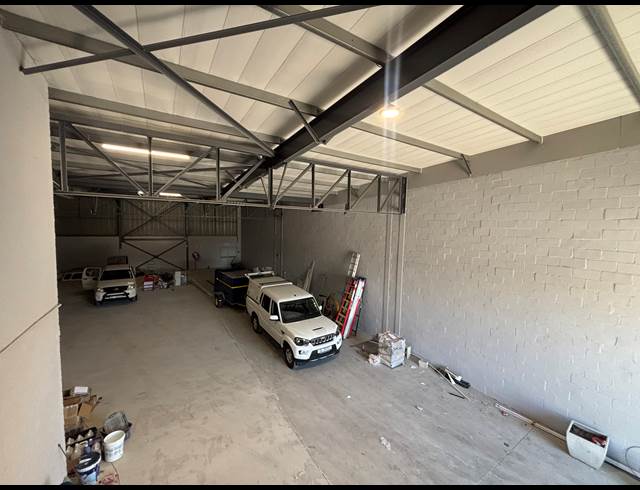 547M² WAREHOUSE TO LET IN STIKLAND INDUSTRIAL