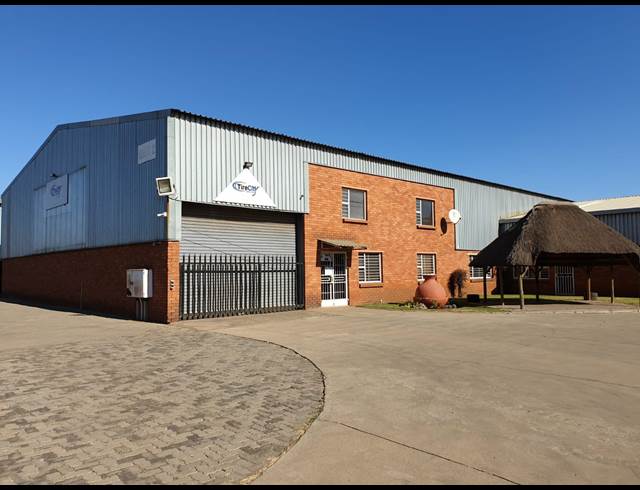1,100M² WAREHOUSE RENTED IN ROODEKOP