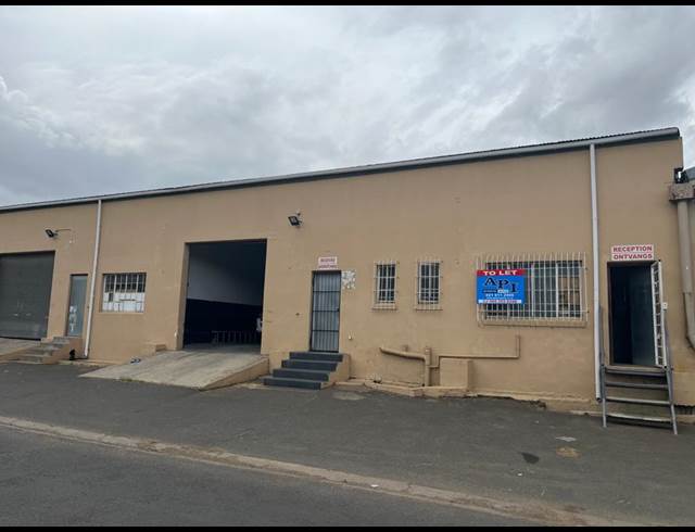 240M² WAREHOUSE TO LET IN PAARL CENTRAL