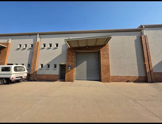 550M² WAREHOUSE TO LET IN STORMILL