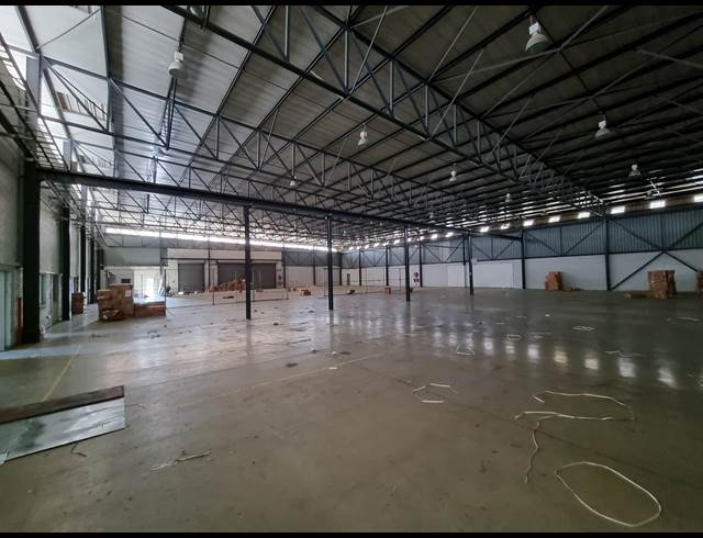 2,348M² WAREHOUSE TO LET IN LONGMEADOW