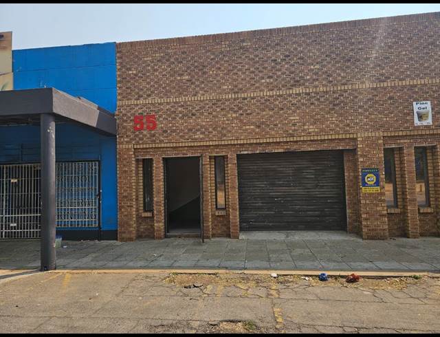 195M² WAREHOUSE TO LET IN SELECTION PARK