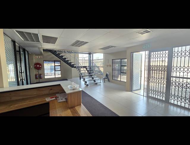 2,294M² WAREHOUSE TO LET IN COSMO BUSINESS PARK