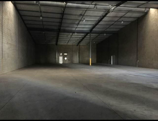 1,069M² WAREHOUSE TO LET IN BRIARDENE