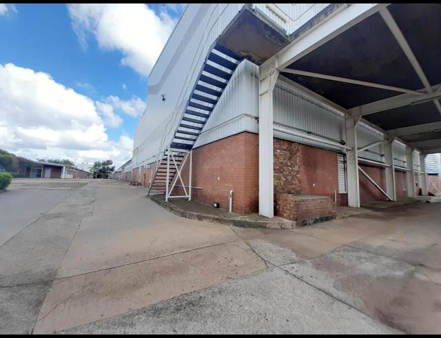 20,000M² WAREHOUSE TO LET IN ROSSLYN