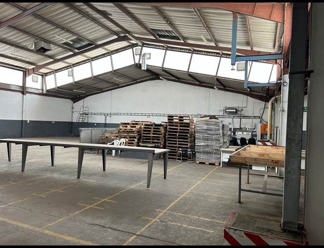 1,025M² WAREHOUSE TO LET IN ANDERBOLT