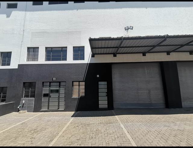 342M² WAREHOUSE TO LET IN POMONA
