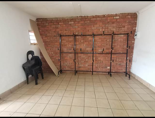 41.20M² RETAIL TO LET IN VALHALLA