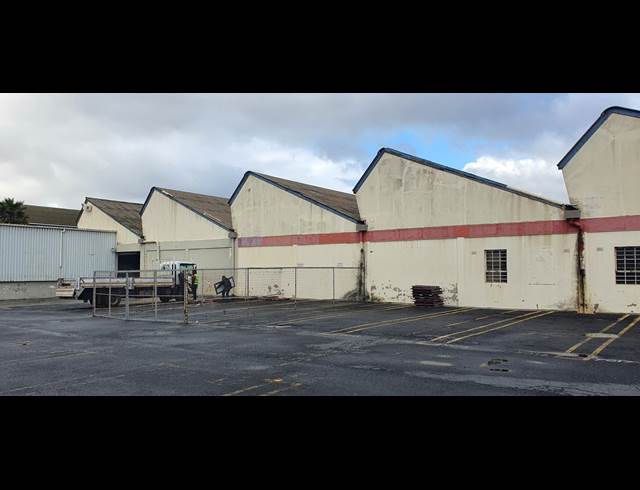2,105M² INDUSTRIAL YARD TO LET IN PAARDEN EILAND