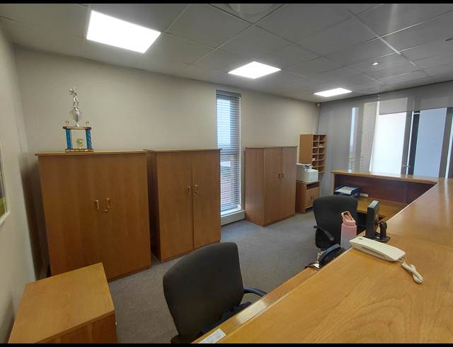 444M² OFFICE TO LET IN MIDRIDGE PARK