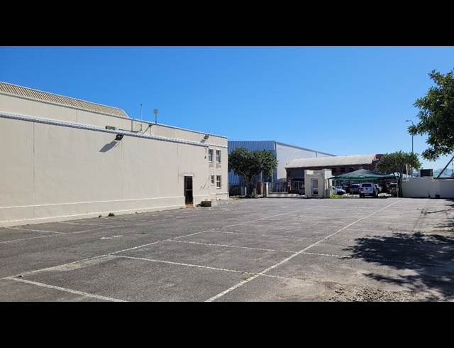 752M² WAREHOUSE TO LET IN AIRPORT INDUSTRIA