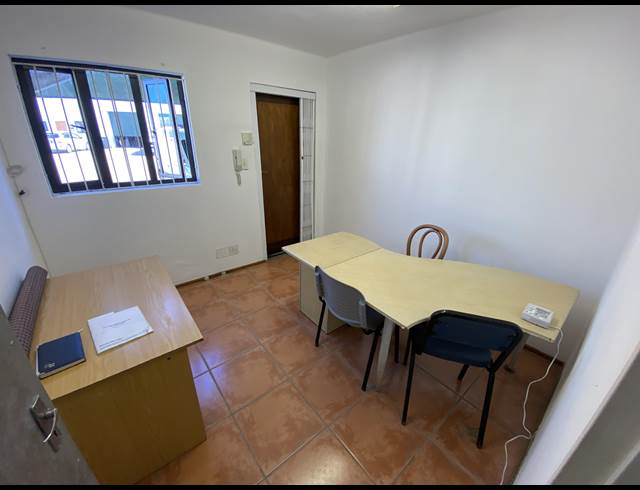 140M² BUILDING TO LET IN OTTERY