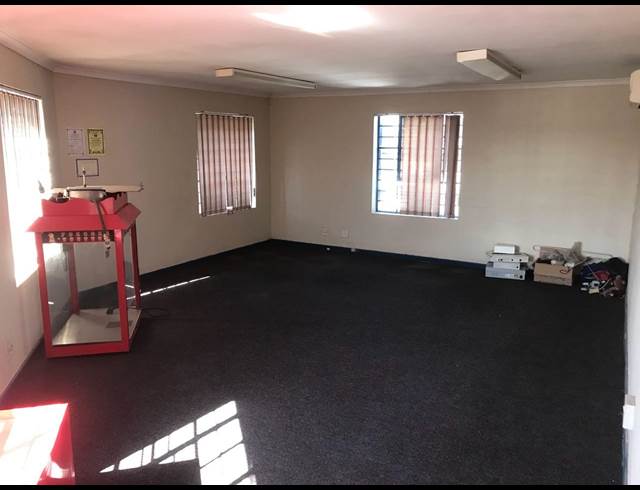 385M² WAREHOUSE RENTED IN MAITLAND