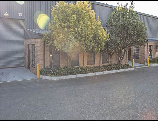 724M² WAREHOUSE TO LET IN HALFWAY HOUSE
