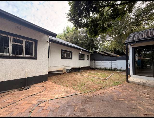 270M² OFFICE TO LET IN LIBRADENE