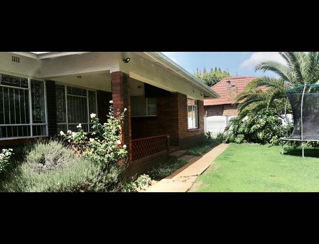 3 BEDROOM PROPERTY TO RENT IN MALVERN EAST