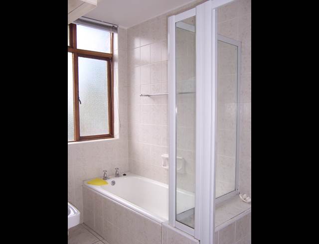 2 bed property to rent in RONDEBOSCH