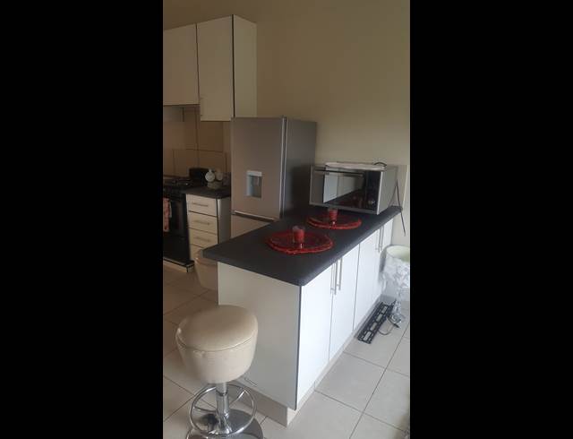 2 bed property to rent in KEMPTON PARK