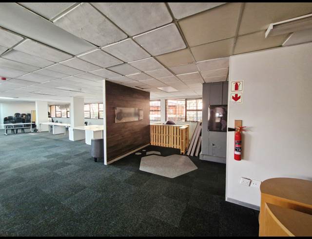 334M² OFFICE TO LET IN HOUGHTON ESTATE