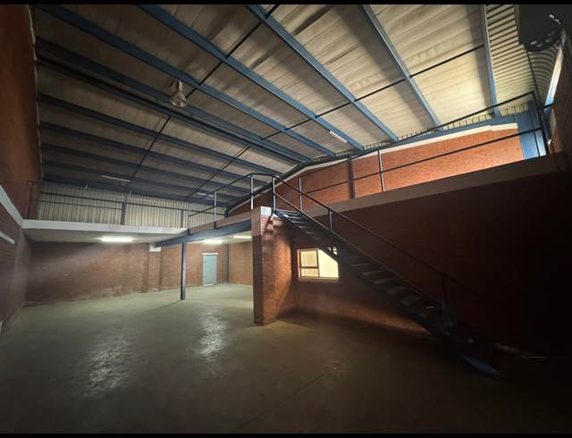 287M² WAREHOUSE TO LET IN CROWN