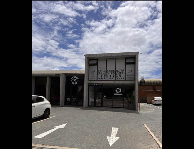 45M² SHOWROOM TO LET IN UMHLALI
