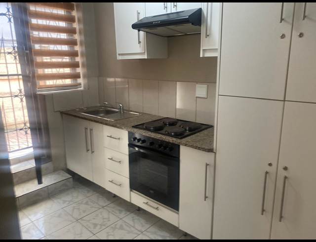 1 BEDROOM ROOM TO LET IN RESERVOIR HILLS